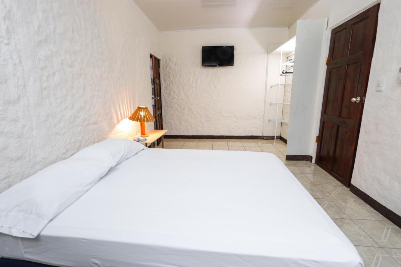 Hotel Flor Blanca Manuel Antonio Dış mekan fotoğraf
